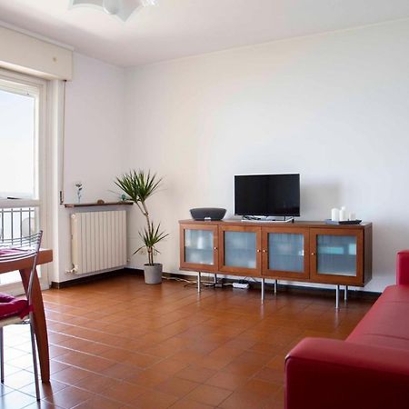 Cloud 9 - Apartment With Stunning Lake View 贝尔吉拉泰 外观 照片
